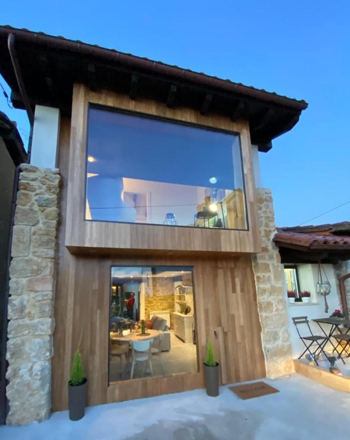 Piloña Casa Rural Los Abuelos מראה חיצוני תמונה